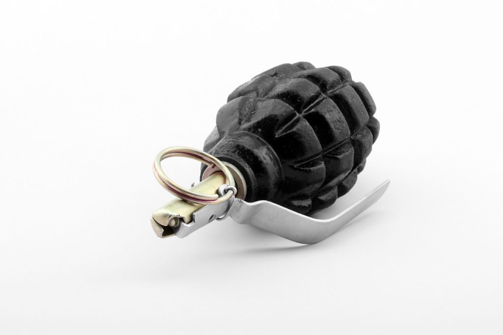 F1_grenade_travmatik_com_02_by-sa