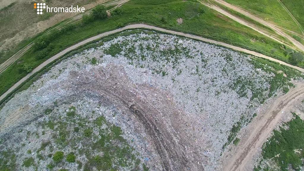 На полігон твердих побутових відходів № 5 у селі Підгірці біля Обухова щодня звозять близько тисячі тонн сміття