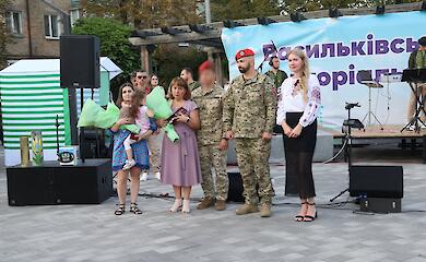 На благодійному заході у Василькові вручили посмертні нагороди рідним Героїв