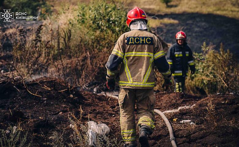 На Обуховщине продолжается ликвидация пожаров, вызванных российскими обстрелами