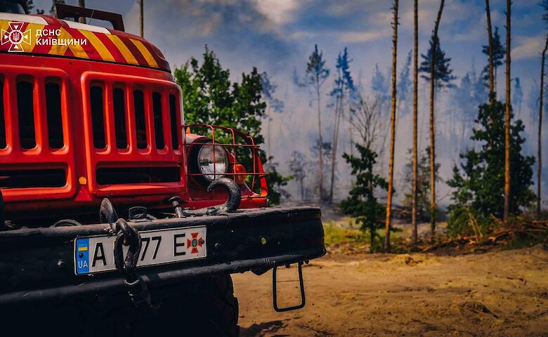 На Обуховщине продолжается ликвидация пожаров, вызванных российскими обстрелами