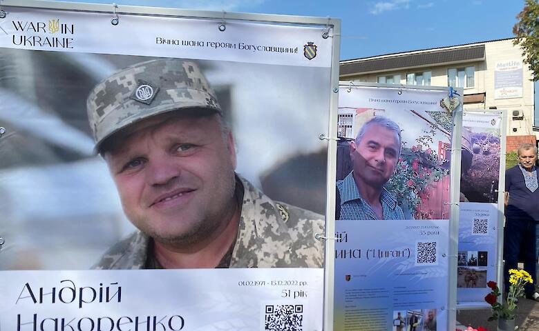 В Богуславе открыли баннерную выставку посвященную Героям российско-украинской войны