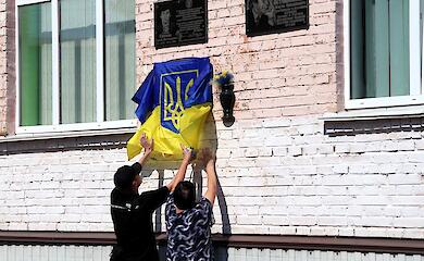 У Василькові відкрили меморіальну дошку полеглому на Харківщині земляку