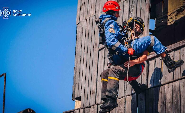 Обухівські рятувальники показали гарний результат на спільних тренуваннях оперативних служб ДСНС