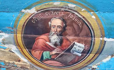 В деревянной церкви на Киевщине открылись лики святых, закрашенные при "совке"