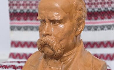 Васильківський музей придбав цікавий бюст Шевченка: допомогли ініціали