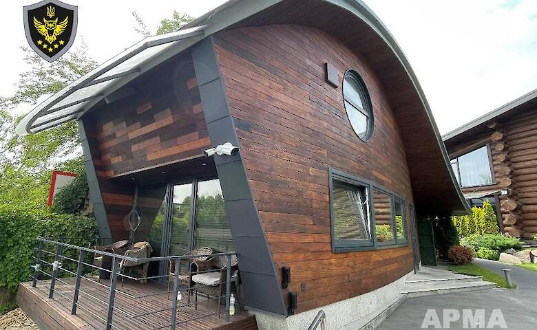 АРМА ищет управляющего элитного имения олигарха Фуксы на Обуховщине