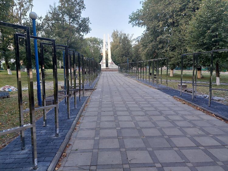 В Богуславе завершают обустройство Аллеи Славы Героям российско-украинской войны