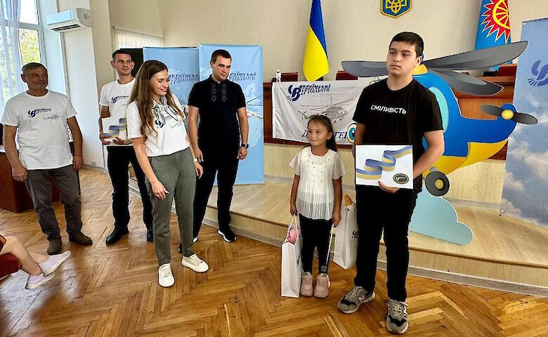 «Украинские вертолеты» помогают детям погибших Героев Обуховщины