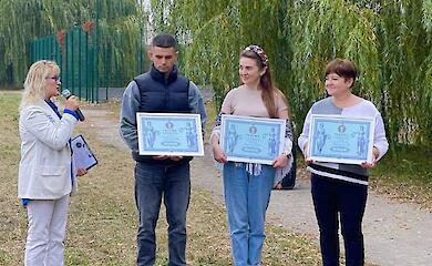 В селе вблизи Обухова установили рекорд с украинскими платками