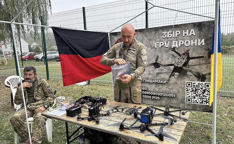 В селе вблизи Обухова установили рекорд с украинскими платками