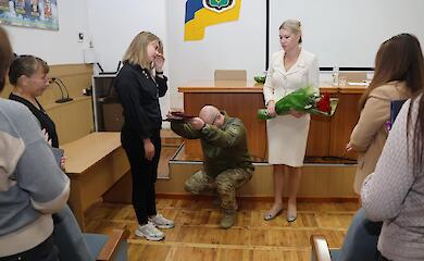 Рідним захисника з Василькова вручили його посмертний орден