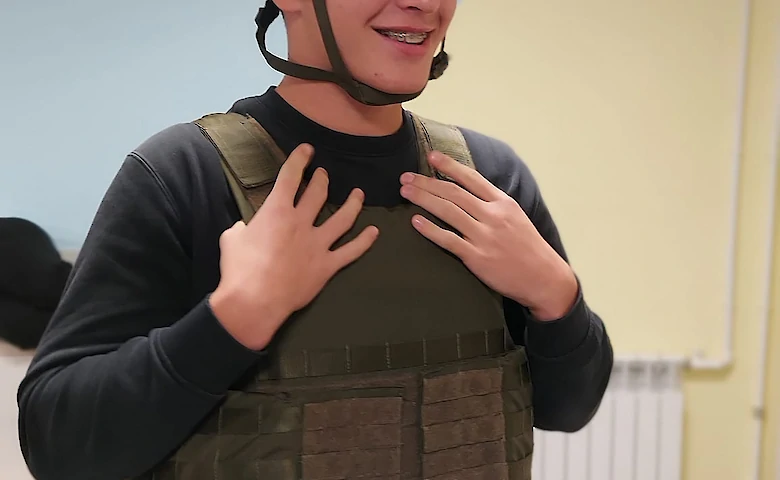 Школьников Обуховщины учили управлять дронами