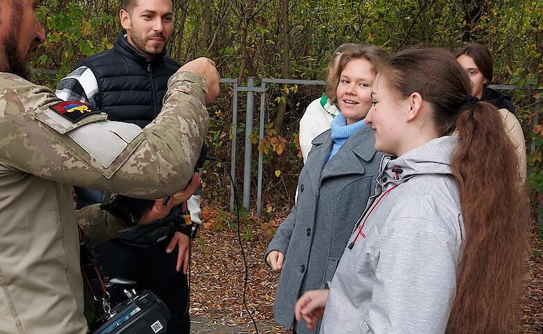 Школьников Обуховщины учили управлять дронами