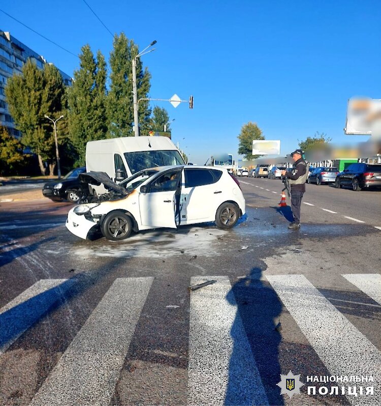 В результате ДТП в Обухове загорелась машина