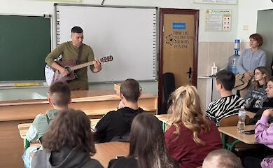 Известный актер и военнослужащий посетил школьников Обуховщины