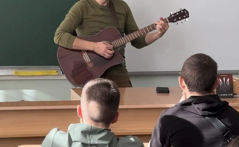 Известный актер и военнослужащий посетил школьников Обуховщины