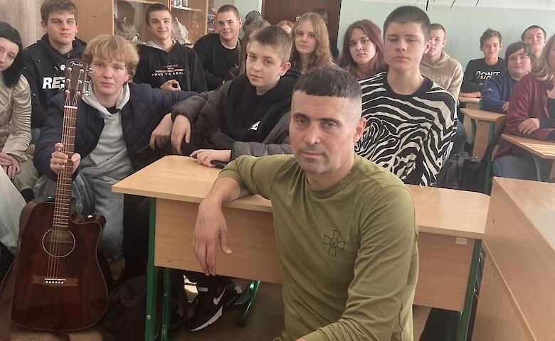 Известный актер и военнослужащий посетил школьников Обуховщины