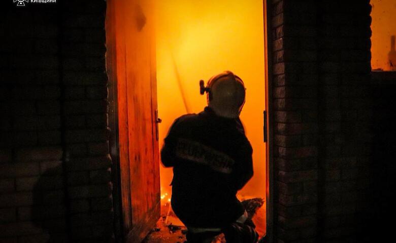 Огонь полностью уничтожил двухэтажный дом на Обуховщине