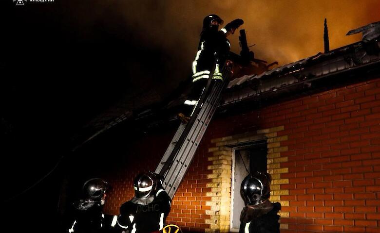 Огонь полностью уничтожил двухэтажный дом на Обуховщине