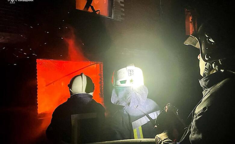 Огонь полностью уничтожил двухэтажный дом на Обуховщине