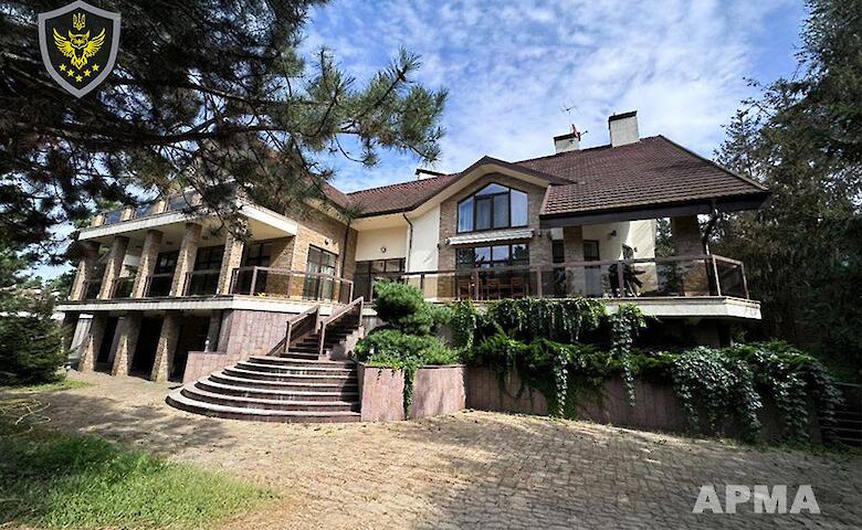 АРМА ищет управляющего на арестованное элитное имущество экс-главы МВД времен Януковича