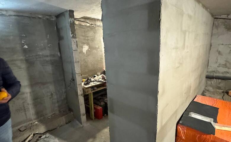 В Украинке продолжается ремонт укрытия в детском саду