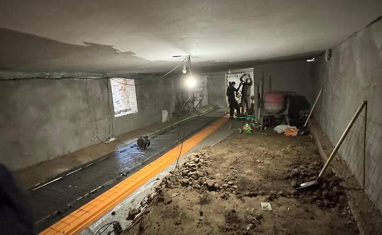 В Украинке продолжается ремонт укрытия в детском саду