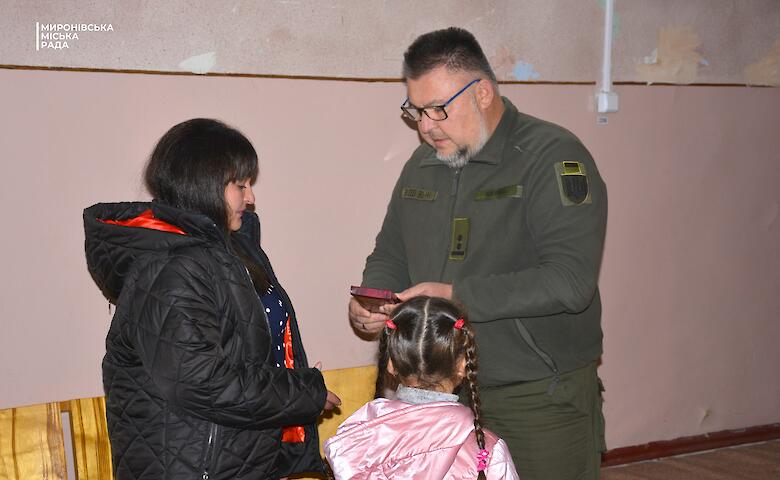 Рідним воїнів з Миронівщини вручили їх посмертні нагороди