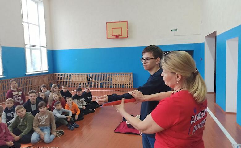 Обуховские студенты-медики провели для школьников обучение по домедицинской подготовке