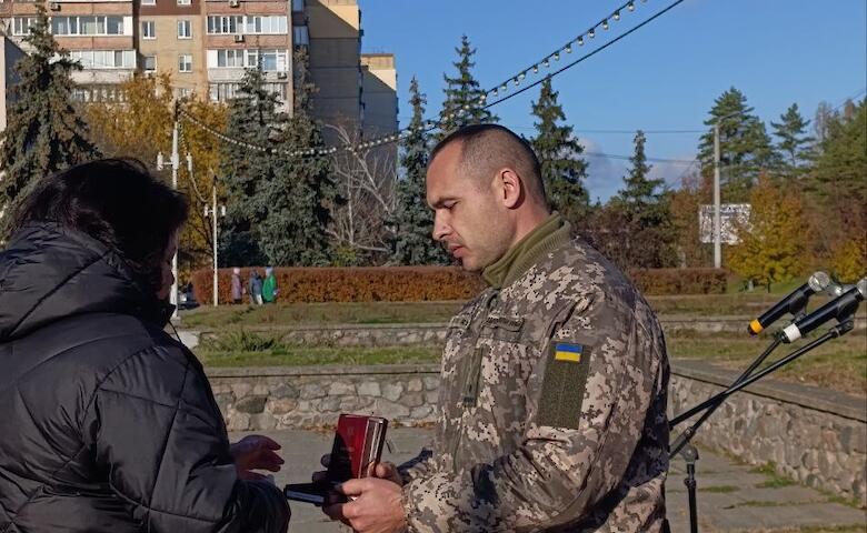 Рідним полеглих захисників з Українки вручили їх державні нагороди