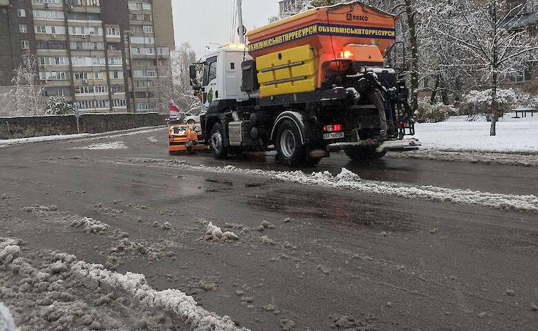 Жителі Українки скаржаться на снігоприбиральну техніку: що сталось