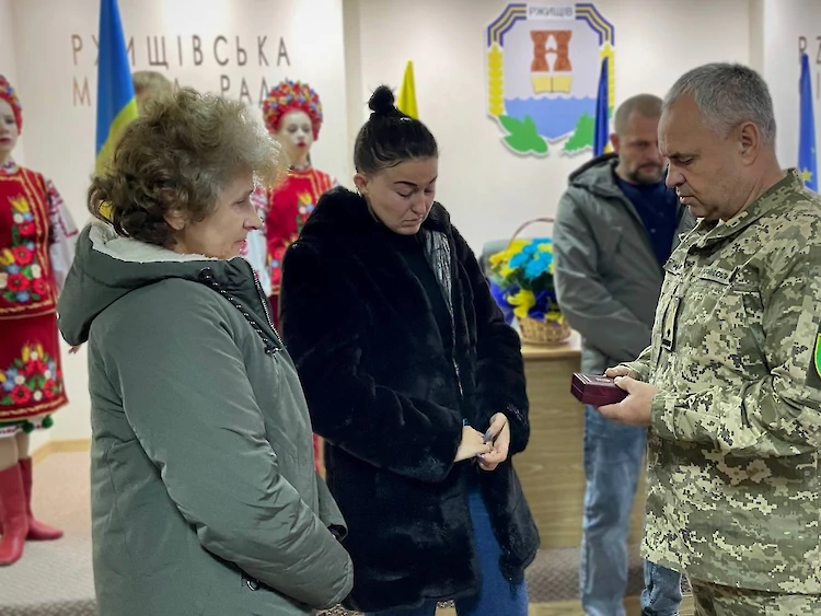 Рідним розвідника з Яблунівки вручили його посмертний орден