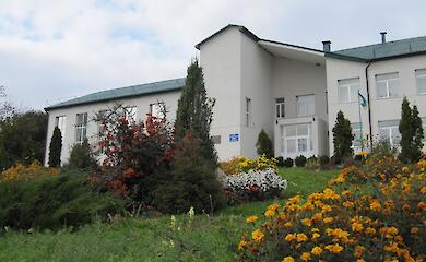 1,4 млн. гривен будет стоить Обухову ремонт дорожек возле лицея