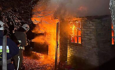 Пожар на Обуховщине: загорелась кровля - сгорел весь дом