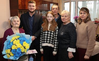 Героїчну жительку Василькова привітали зі 100-літнім ювілеєм (ФОТО)