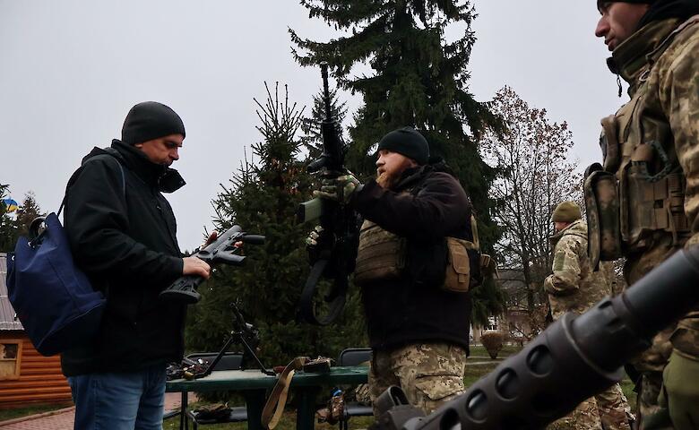 Бойцы 65-й Отдельной механизированной бригады выступили в Ржищеве с благотворительным концертом