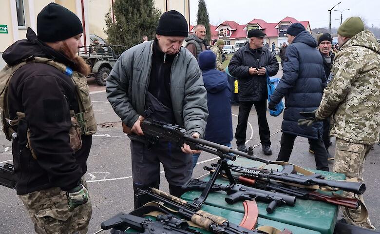 Бойцы 65-й Отдельной механизированной бригады выступили в Ржищеве с благотворительным концертом