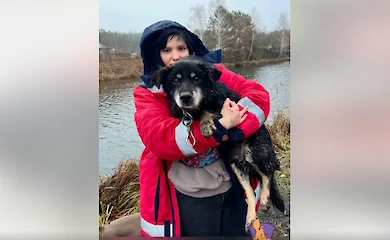 Рятувальники витягнули з крижаної води старого діда і тепер шукають його родину