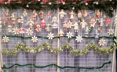 В Обуховском музее открылась выставка-продажа крафтовых елочных украшений