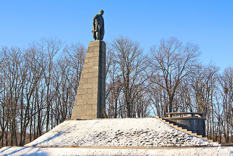 Сонячний зимовий день на Чернечій горі потрапив в об'єктив фотографа