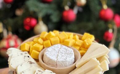 Идеальная сырная тарелка к Новому году от фермы из Обуховского района