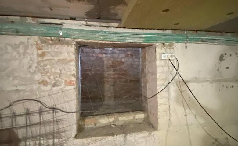 В Украинке продолжаются работы по обустройству укрытия в сельском детском саду