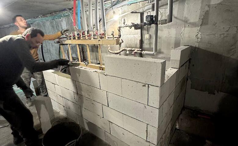 В Украинке продолжаются работы по обустройству укрытия в сельском детском саду