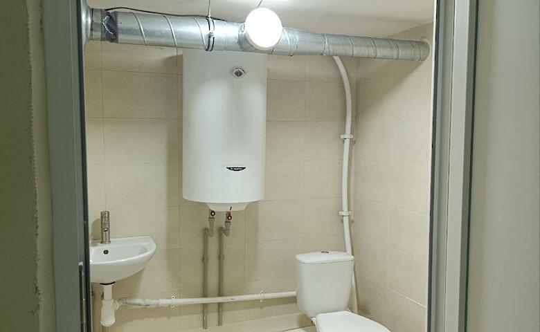 В Украинке продолжаются работы по обустройству укрытия в сельском детском саду