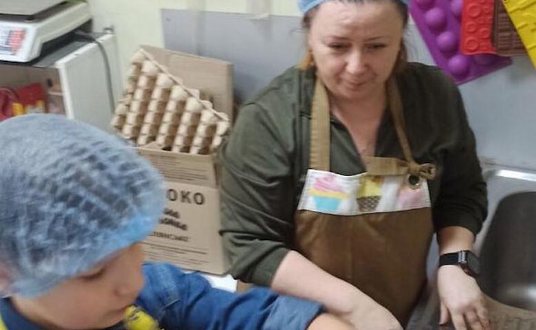 Переможець шкільного «Майстер-шефу» відвідав кондитерський майстер-клас в легендарній кав’ярні Обухова