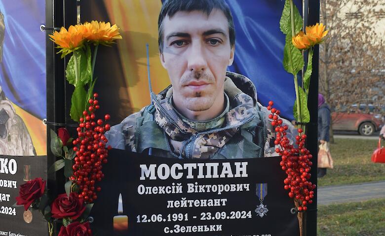На Аллее Памяти в Мироновке освятили девять новых фотографий погибших Героев
