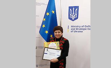 Каллиграфическая петриковка: художницу из Обуховщины отметили премией Екатерины Билокур