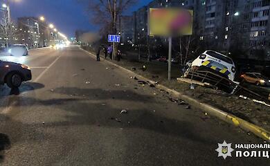 В Обухові автомобіль поліції потрапив в ДТП та вилетів у кювет