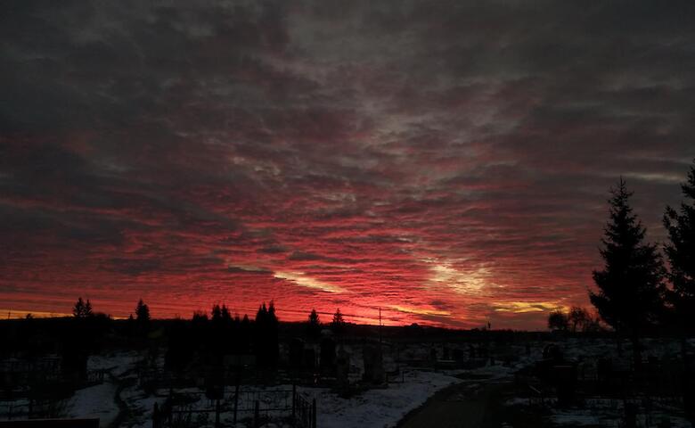 Фантастический закат солнца зафиксировали над Обуховщиной